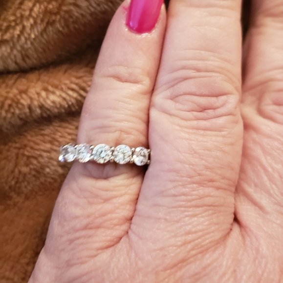 Sz 5, Swarovski Zirconia, 7-stone band, 925 Silver, TCW 2.6 Carats, NWT - Picture 11 of 11